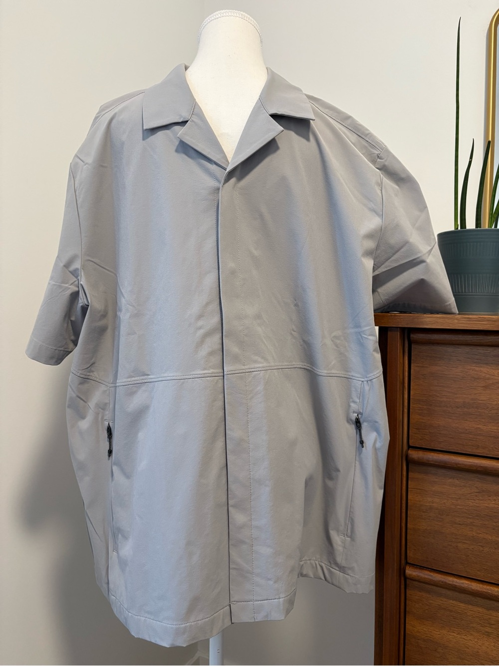 Kit and Ace Men's Short-Sleeve Lightweight Jacket in Light Gray